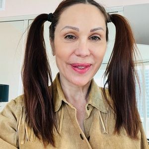 Camel colored 💯 leather (suede) fringe shirt